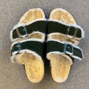 Birkenstock Arizona Shearling
Mountain View Green Suede
Size 40 (9-9.5)